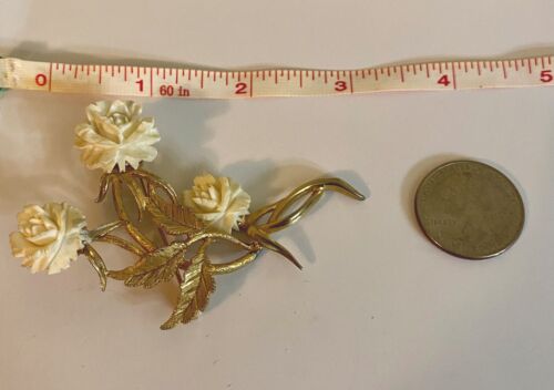 Vintage 1950s Signed LEDO Carved Celluloid, 3 Cream Roses, Gold Brooch VG - Image 12