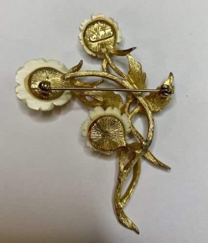 Vintage 1950s Signed LEDO Carved Celluloid, 3 Cream Roses, Gold Brooch VG - Image 2