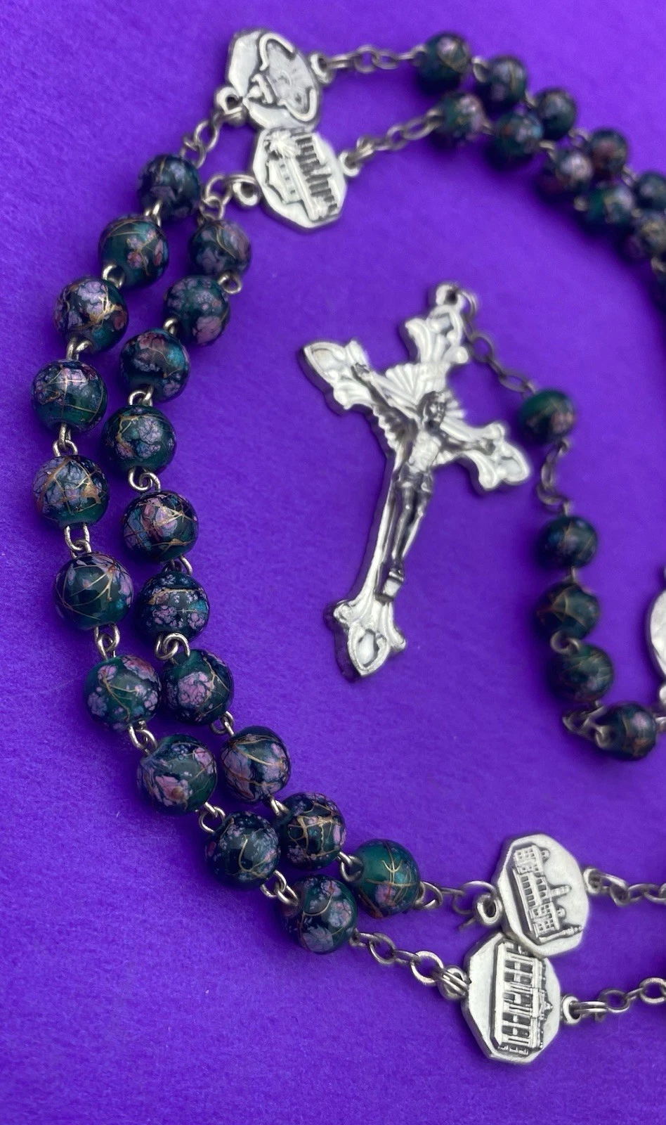 Vtg Green Pink Gold Glass Rosary, Pope Benedict XVI, 4 Basilicas, Italy, 20.5” - Image 9