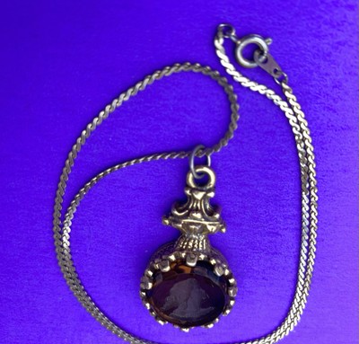 Vtg Cognac Brown Glass Intaglio Cameo Pendant with Goldtone Necklace, Gorgeous - Image 5