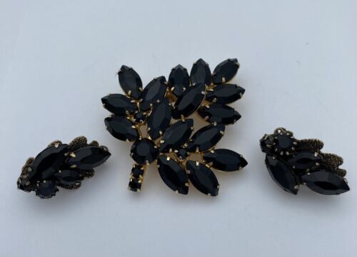 Vintage 1950s Black Marquise Rhinestone Brooch w Clip On Earrings Set, Gold Tone - Image 2