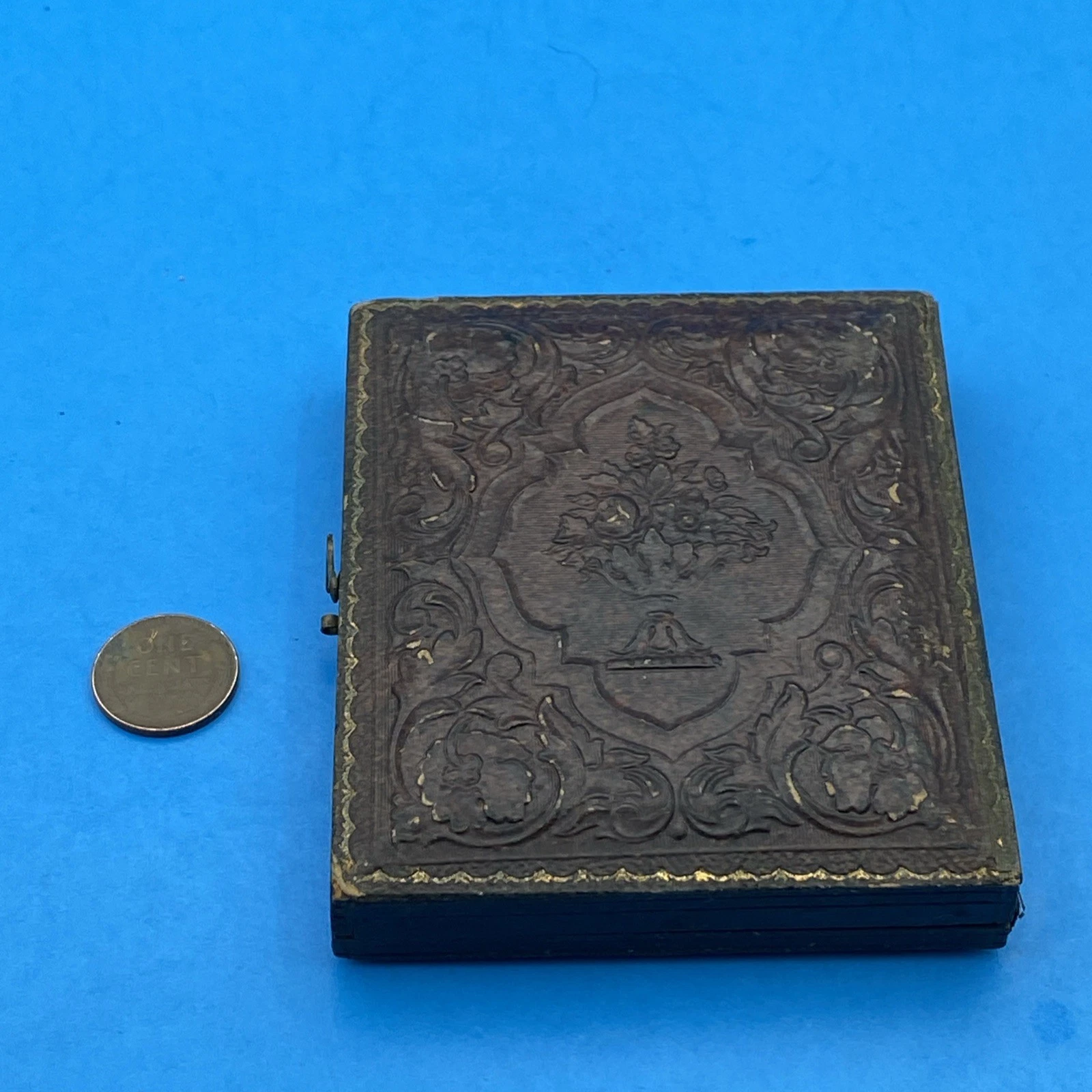 c.1857–62 Sixth-Plate Ambrotype in Embossed Leather Case, Nonpareil Mat - Image 7