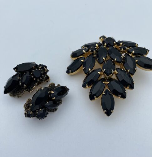 Vintage 1950s Black Marquise Rhinestone Brooch w Clip On Earrings Set, Gold Tone - Image 7