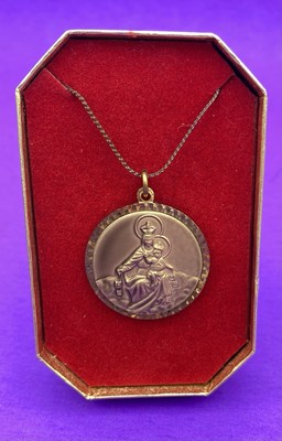 Vtg Our Lady of Mount Carmel/Mary Pendant Necklace, Gold-Toned, Christianity - Image 2