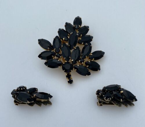 Vintage 1950s Black Marquise Rhinestone Brooch w Clip On Earrings Set, Gold Tone - Image 4