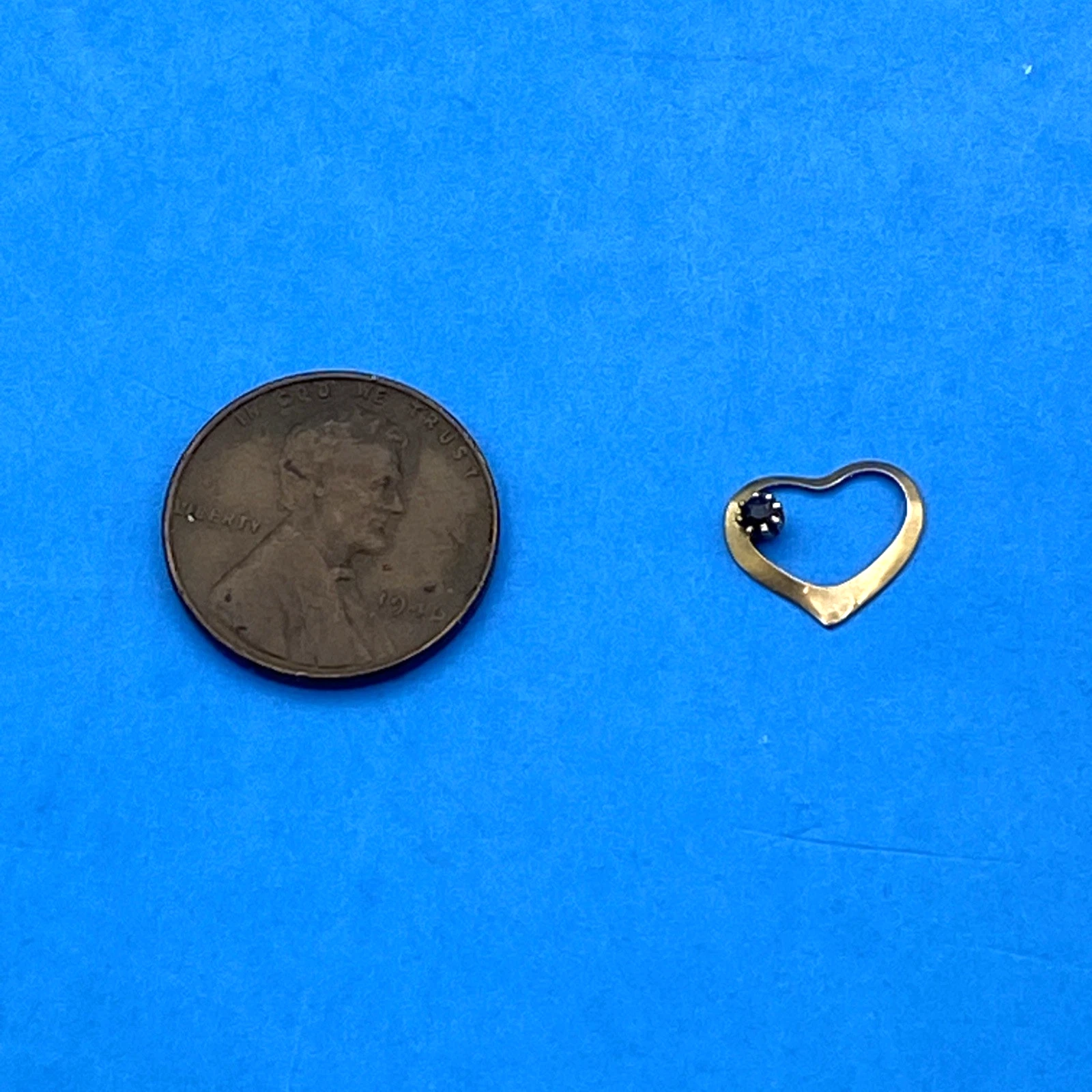 14K Gold Open Heart Charm Pendant Opaque Black Stone Minimalist Dainty Tiny 0.2g - Image 2