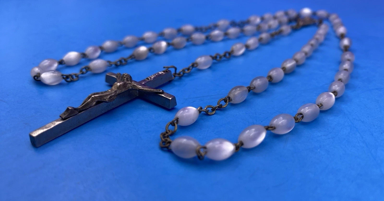 Vtg MoonGlow Glass Oval Bead Rosary, Virgin Mary, Jesus, Italy, Christianity 18” - Image 9