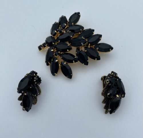 Vintage 1950s Black Marquise Rhinestone Brooch w Clip On Earrings Set, Gold Tone - Image 5