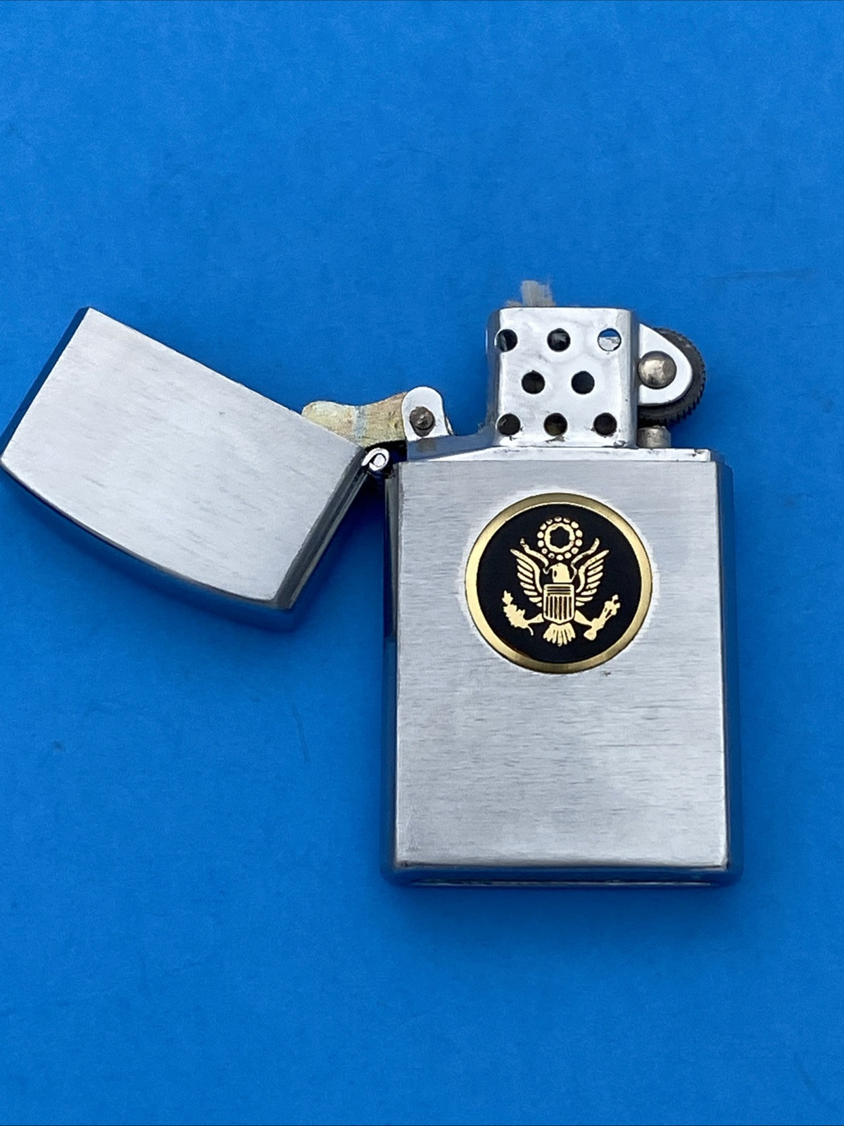 Vintage US Government Seal Golden Crest Craft Lighter (Untested) - Image 5
