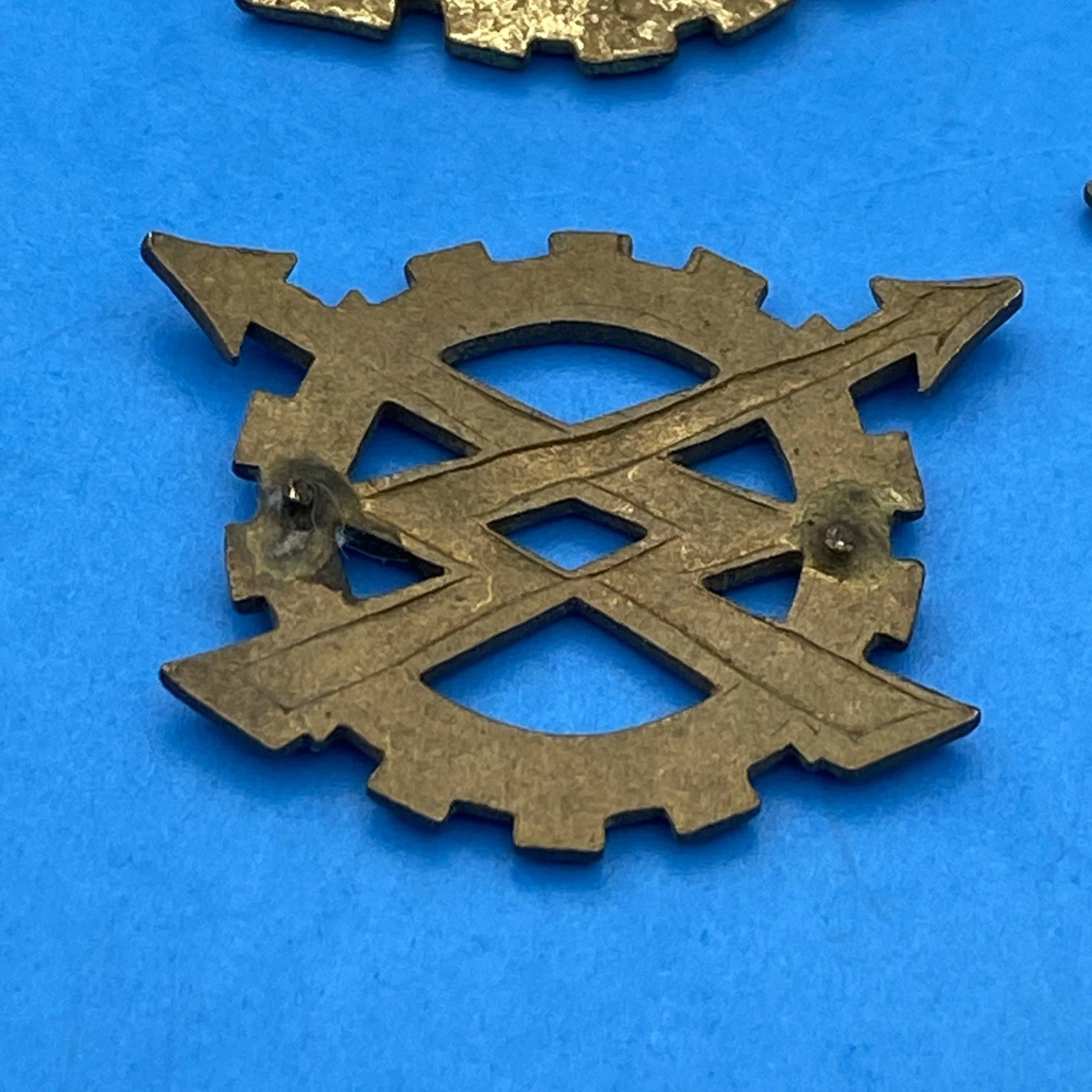 Lot of 4 Belgian Army Transmission Signals Badges Bronze Tone Parts/Study Group - Image 4
