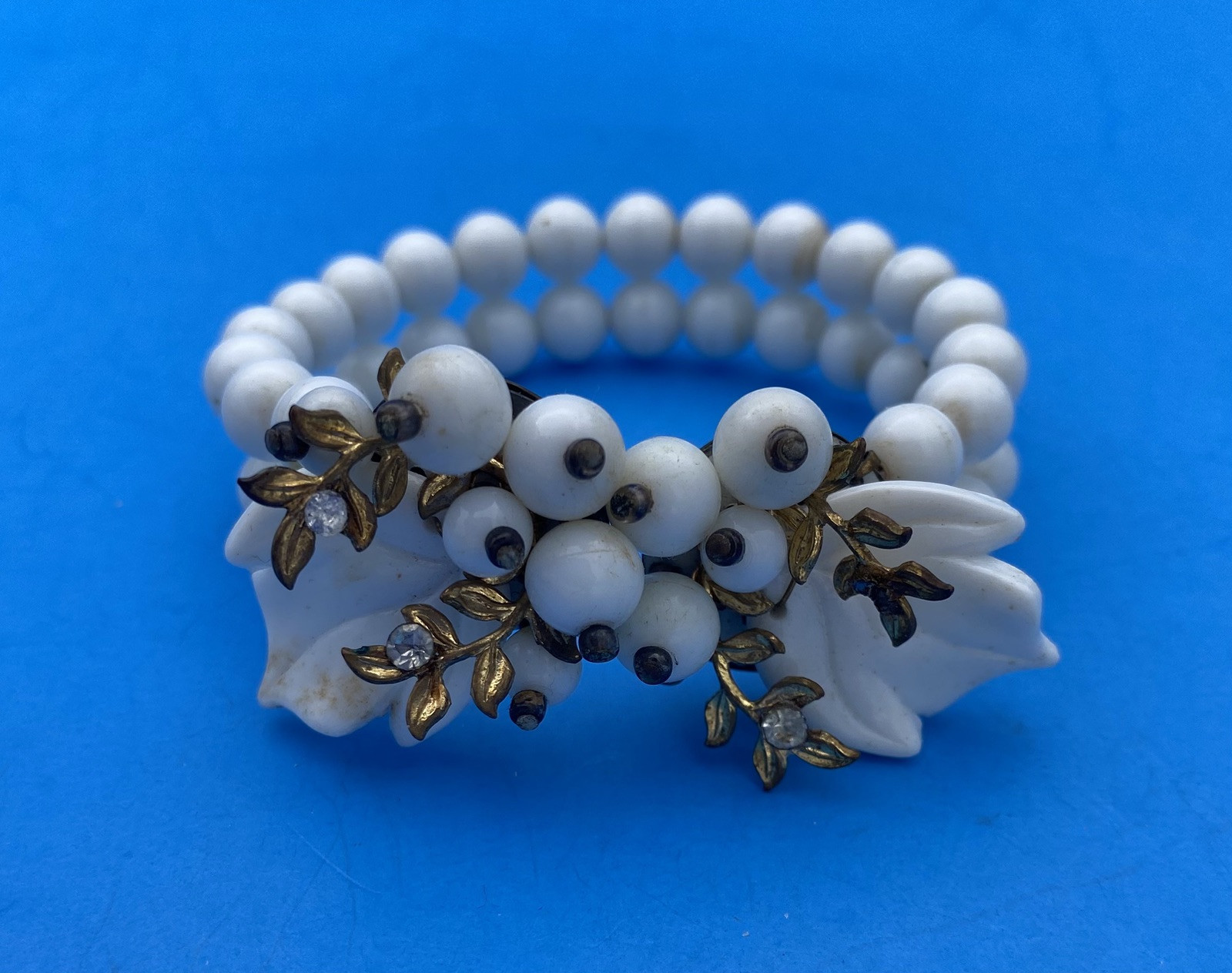 Vintage 1950-1960s White Bead w/ Rhinestone Wire Wrap Bracelet