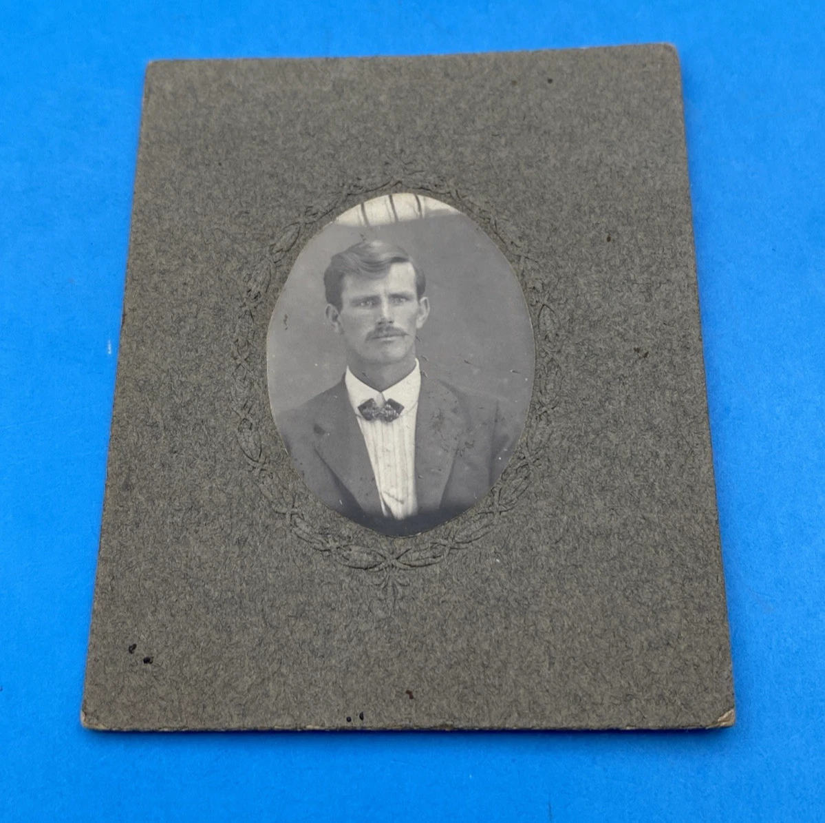 c1900 Old West Eastwood-esque Cameo Portrait, Gray Oval Mount 2.75x3.5 Photo USA