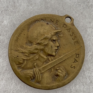 1916 World War ONE WWI French VERDUN Medal "They Shall Not Pass" by Vernier