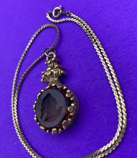 Vtg Cognac Brown Glass Intaglio Cameo Pendant with Goldtone Necklace, Gorgeous