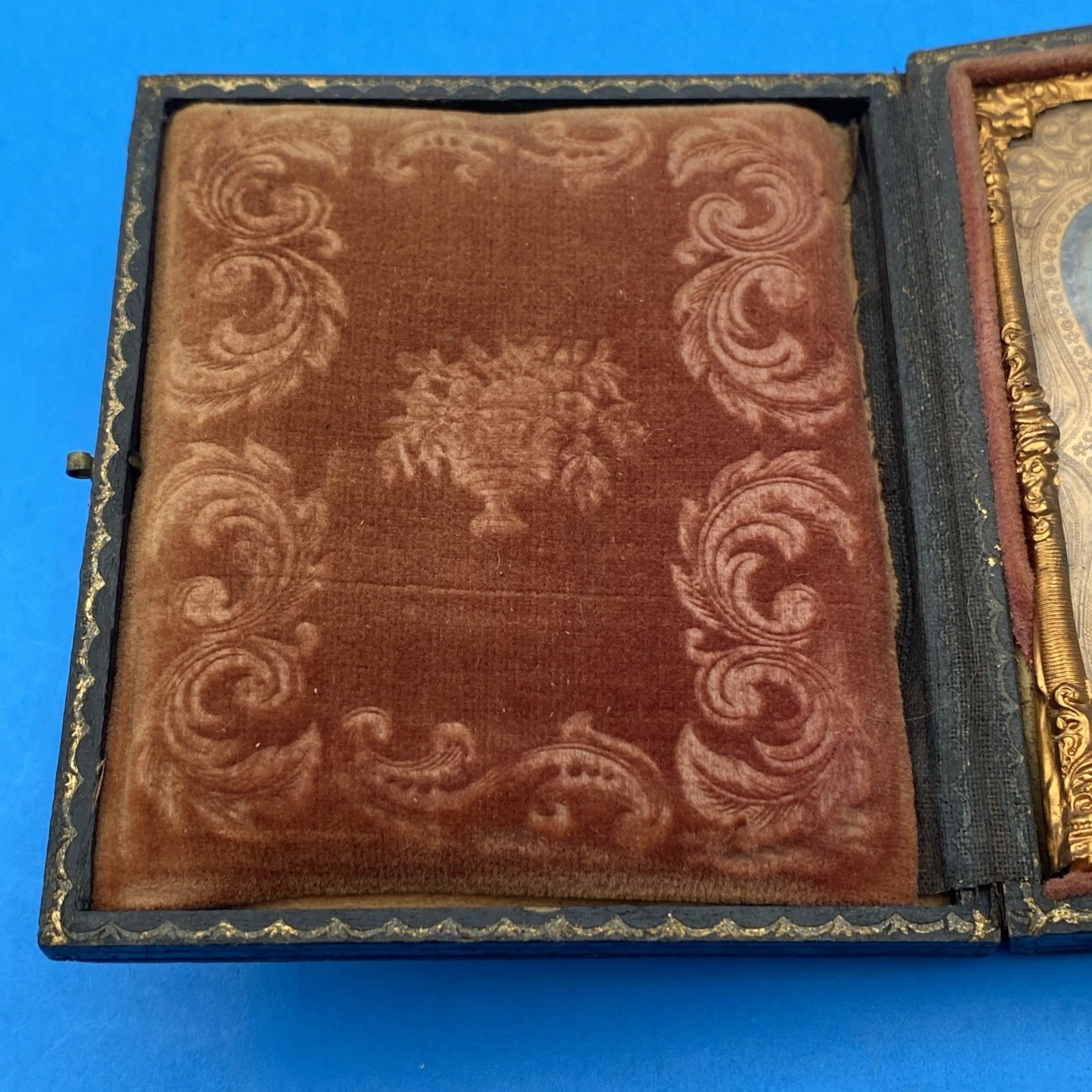c.1857–62 Sixth-Plate Ambrotype in Embossed Leather Case, Nonpareil Mat - Image 3