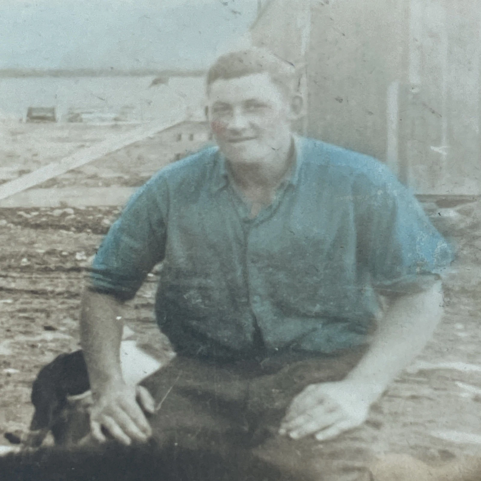 1935 Bear Hunt Snapshot Photo, Two Hunters & Dogs, Lightly Hand-Tinted Cheeks US - Image 2