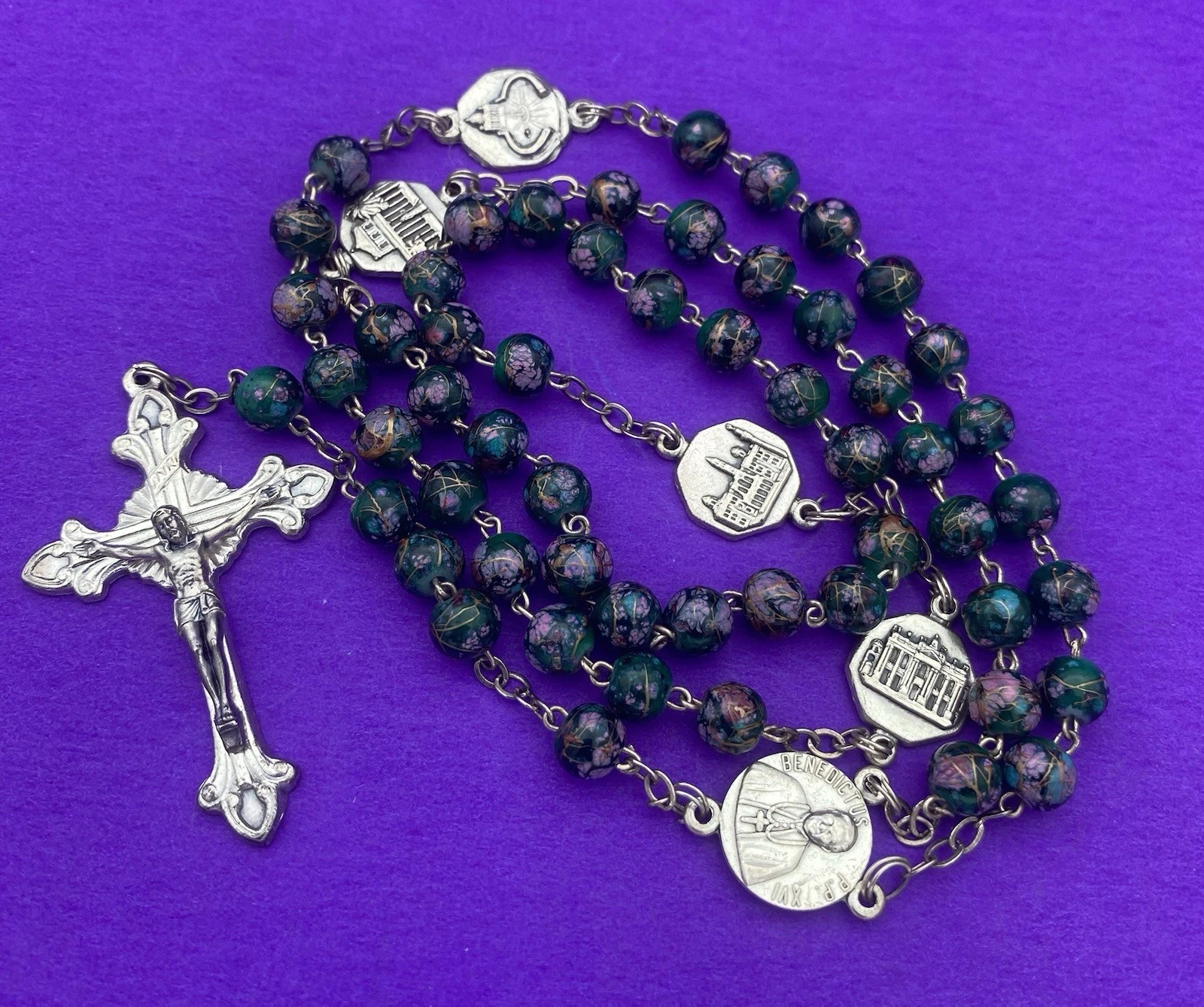 Vtg Green Pink Gold Glass Rosary, Pope Benedict XVI, 4 Basilicas, Italy, 20.5” - Image 7