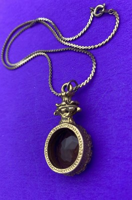 Vtg Cognac Brown Glass Intaglio Cameo Pendant with Goldtone Necklace, Gorgeous - Image 9