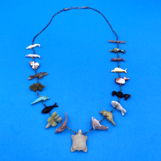 Vintage Single Strand Zuni or Kewa Fetish Necklace Native American 19 Pieces