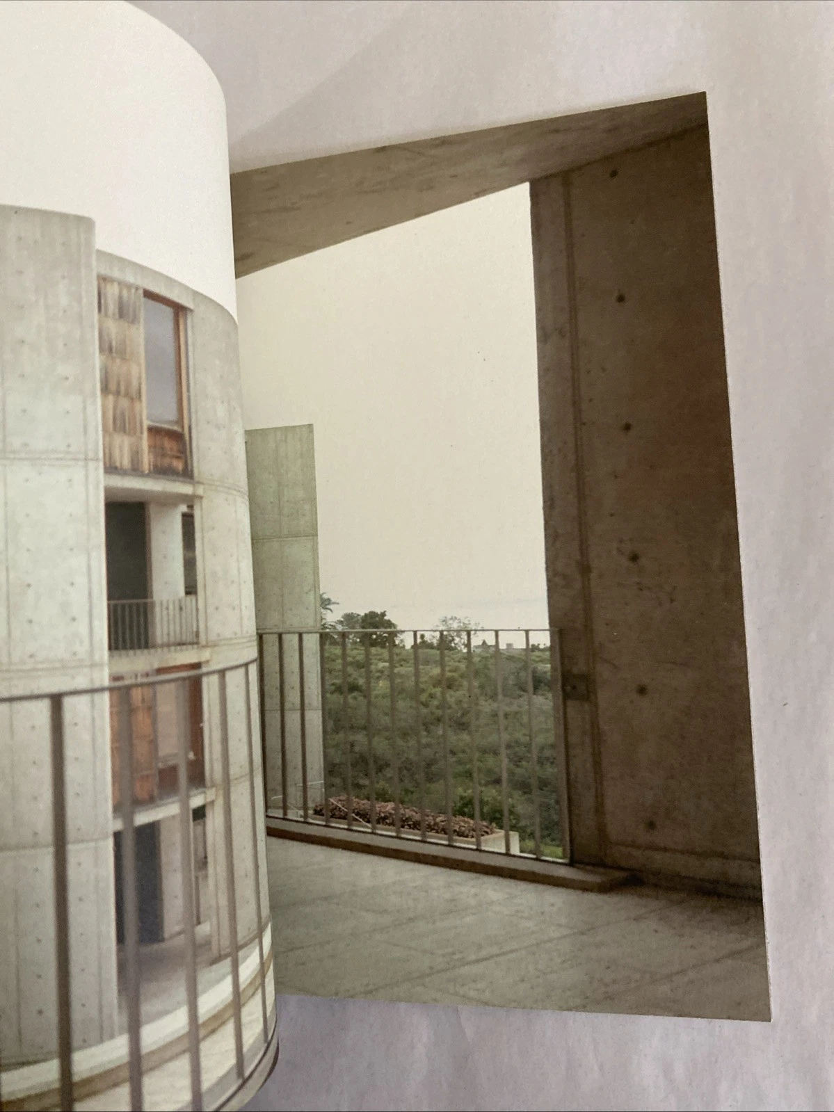 Agnes Clotis Salk Institute Louis Kahn Divisare Architecture Book 121 - Image 2