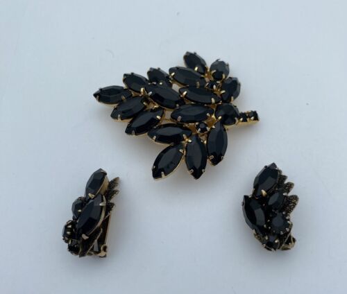 Vintage 1950s Black Marquise Rhinestone Brooch w Clip On Earrings Set, Gold Tone - Image 3