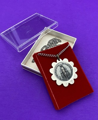Vintage Virgin Mary Pendant Necklace, Silver-Toned Italy, Christianity, Religion - Image 10