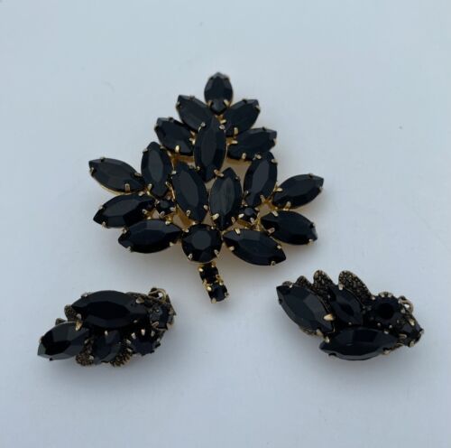 Vintage 1950s Black Marquise Rhinestone Brooch w Clip On Earrings Set, Gold Tone