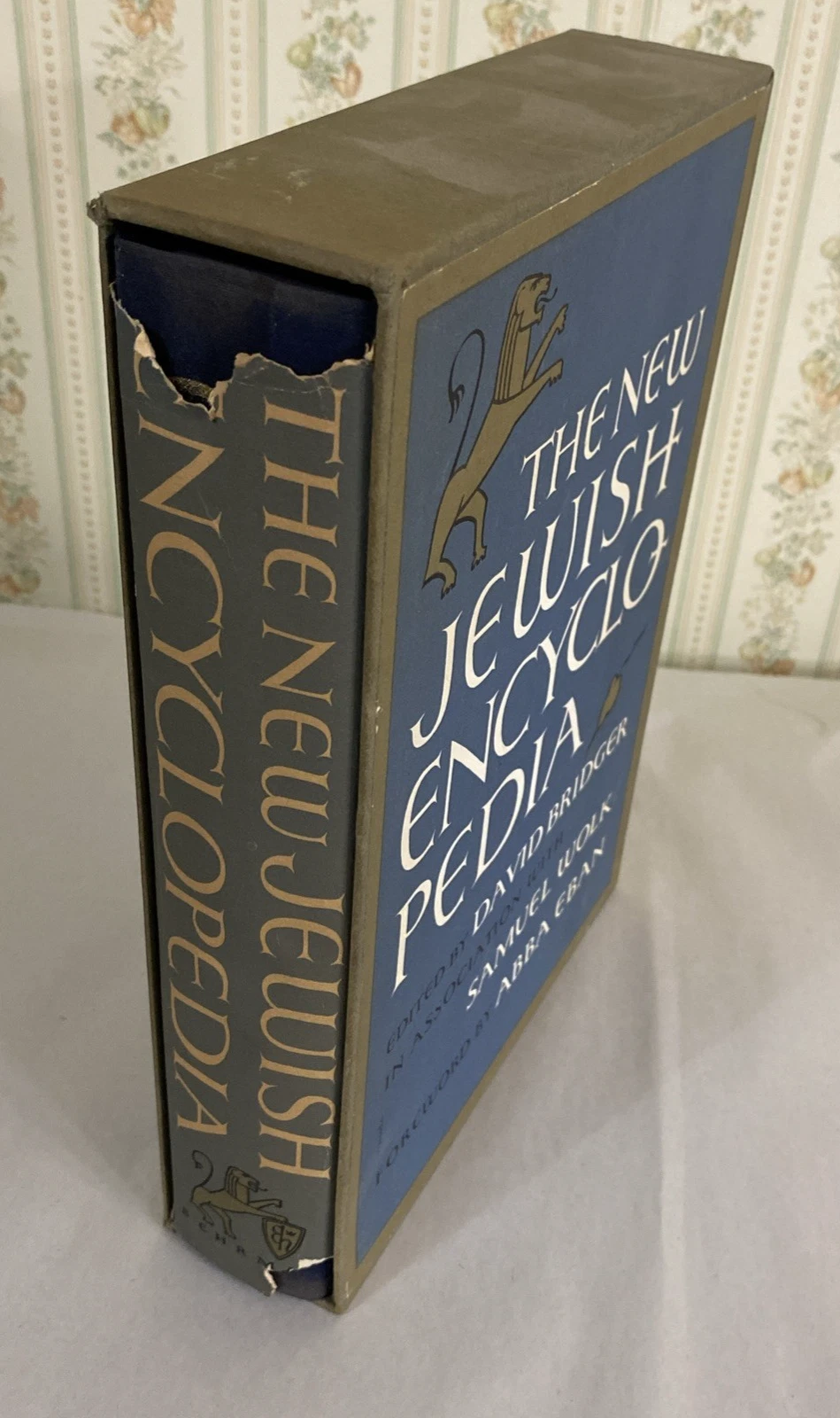Vintage The New Jewish Encyclopedia (1962) Hardcover With Slipcase - Image 2