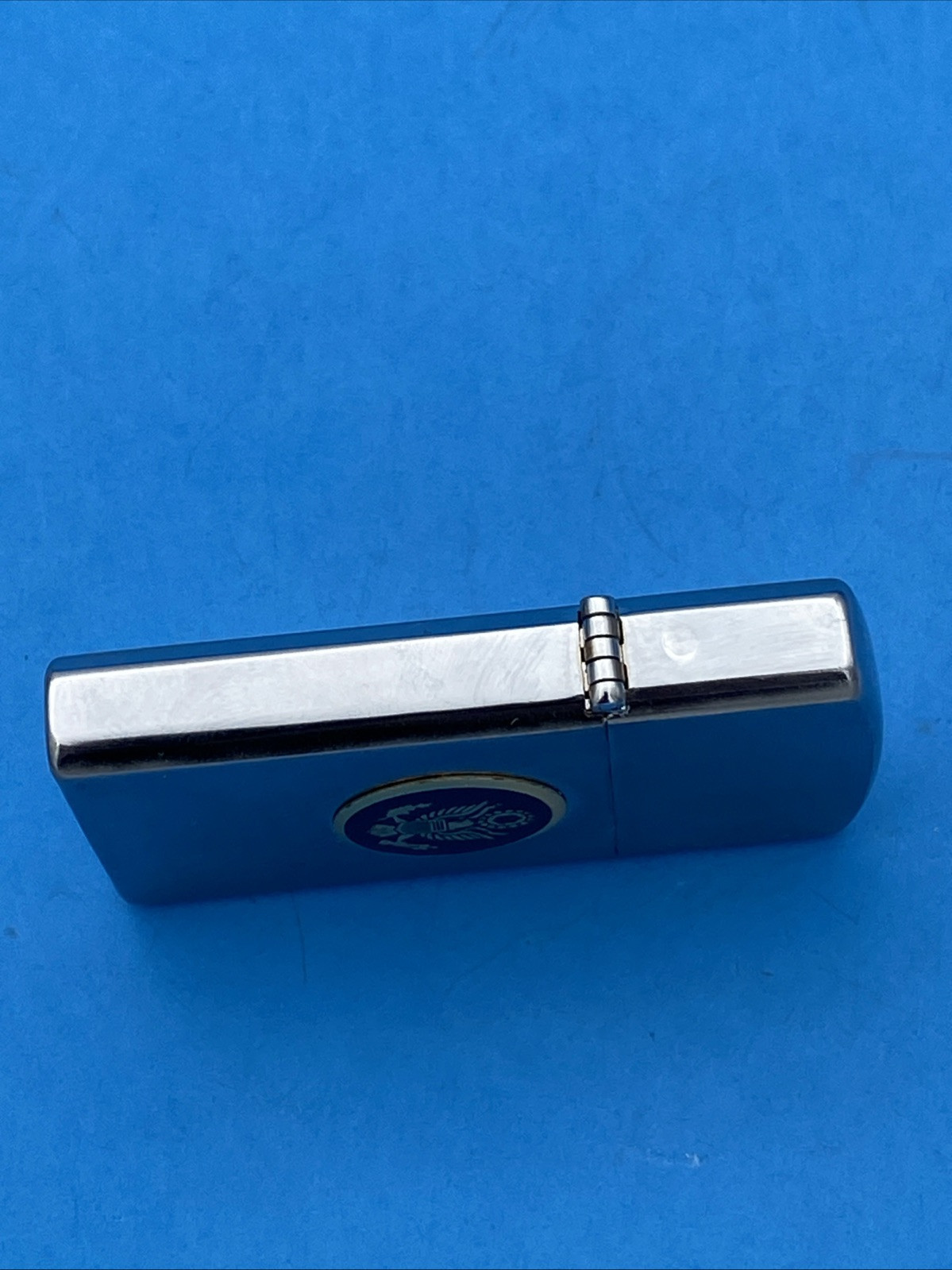 Vintage US Government Seal Golden Crest Craft Lighter (Untested) - Image 4