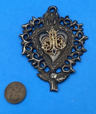 Vintage EX VOTO SACRED HEART Silver Tone Pendant - Image 3