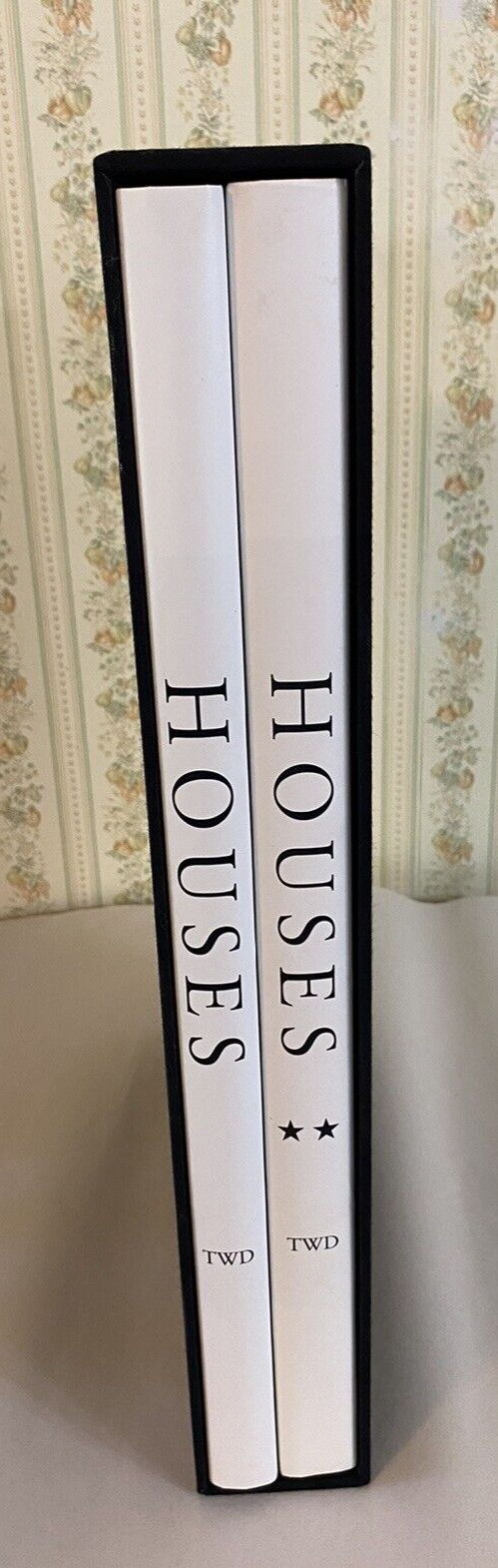 Rare Two-Volume Collector's Set of Houses by Thierry W. Despont - Inscribed - Image 3