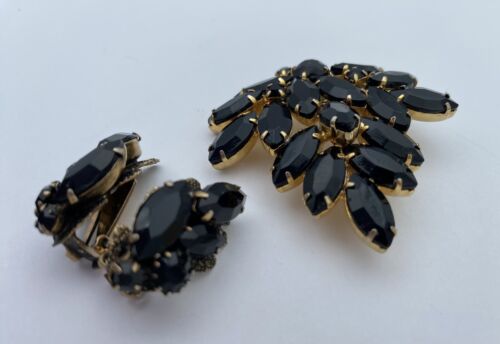 Vintage 1950s Black Marquise Rhinestone Brooch w Clip On Earrings Set, Gold Tone - Image 9