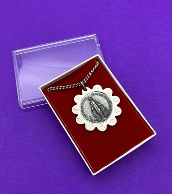 Vintage Virgin Mary Pendant Necklace, Silver-Toned Italy, Christianity, Religion - Image 9
