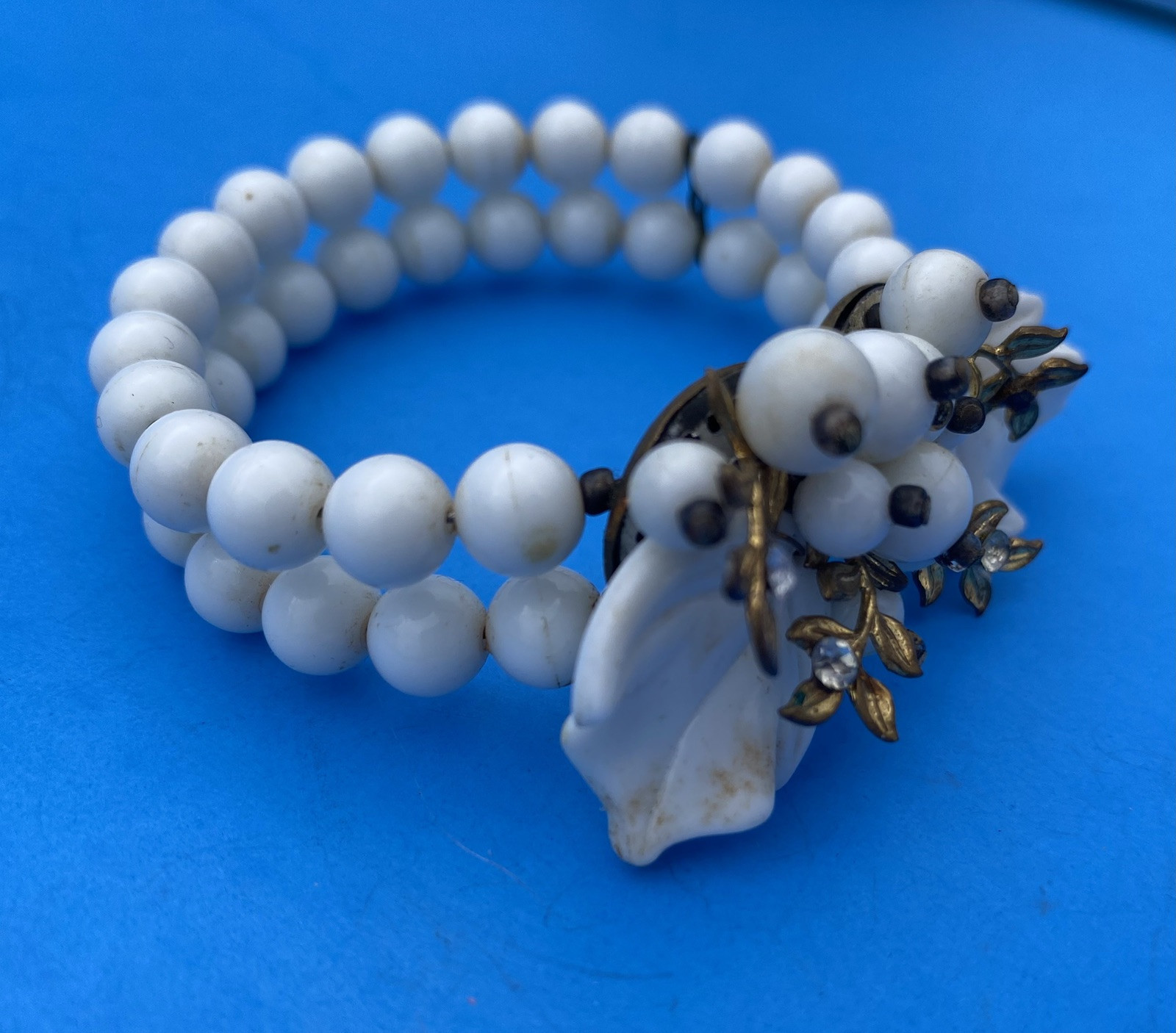Vintage 1950-1960s White Bead w/ Rhinestone Wire Wrap Bracelet - Image 3