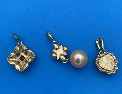 Vtg Richelieu Faux Pearl Necklace w Pendant Enhancers & Earrings Set, Gold Tone - Image 9