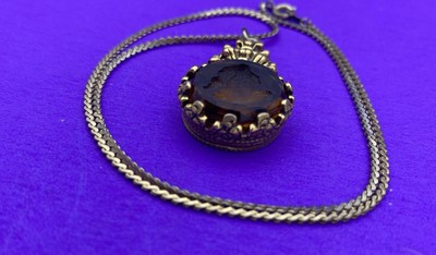 Vtg Cognac Brown Glass Intaglio Cameo Pendant with Goldtone Necklace, Gorgeous - Image 4