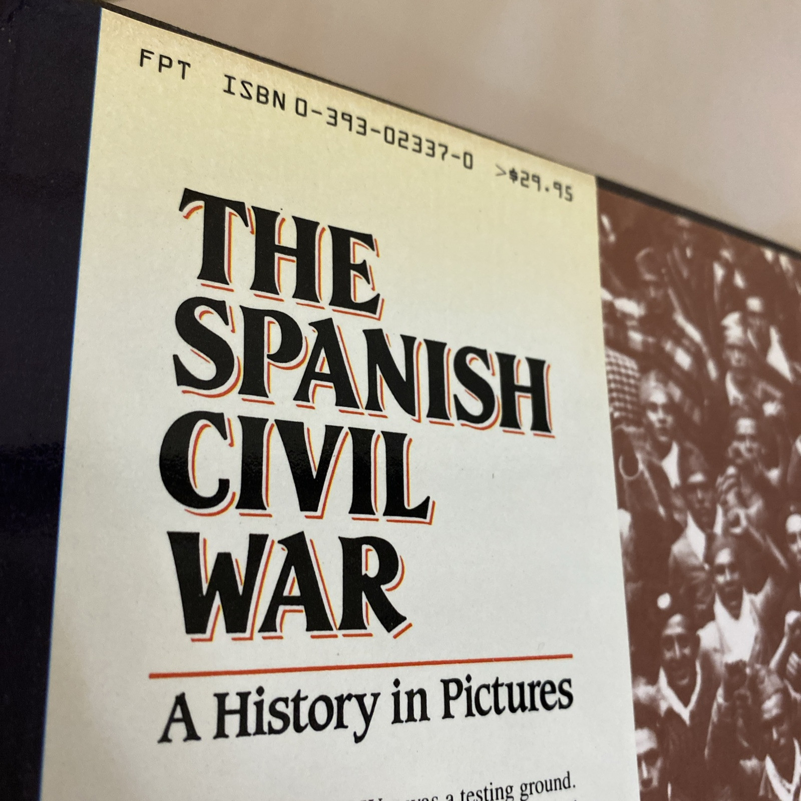 The Spanish Civil War A History in Pictures / 1st Edition 1986 - Image 2