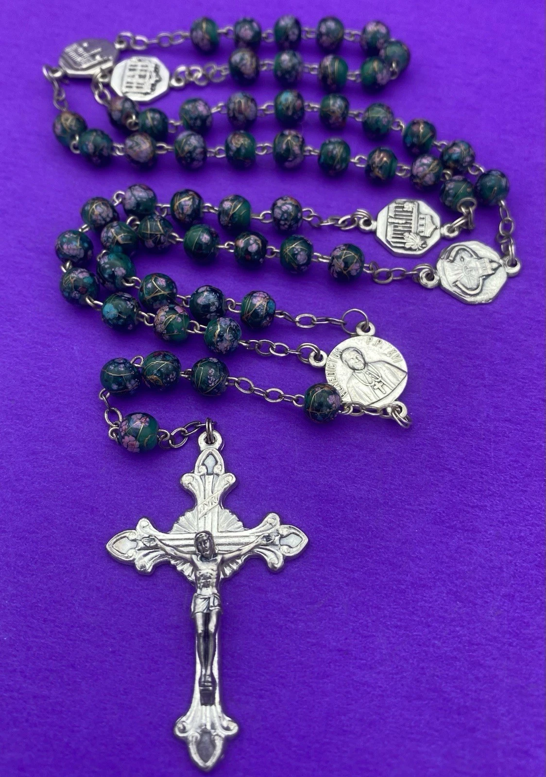 Vtg Green Pink Gold Glass Rosary, Pope Benedict XVI, 4 Basilicas, Italy, 20.5” - Image 8